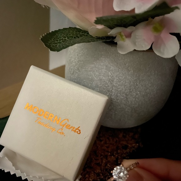 Modern Gents - The Sofia Rose Gold Vintage - Size 4 - Picture 11 of 11